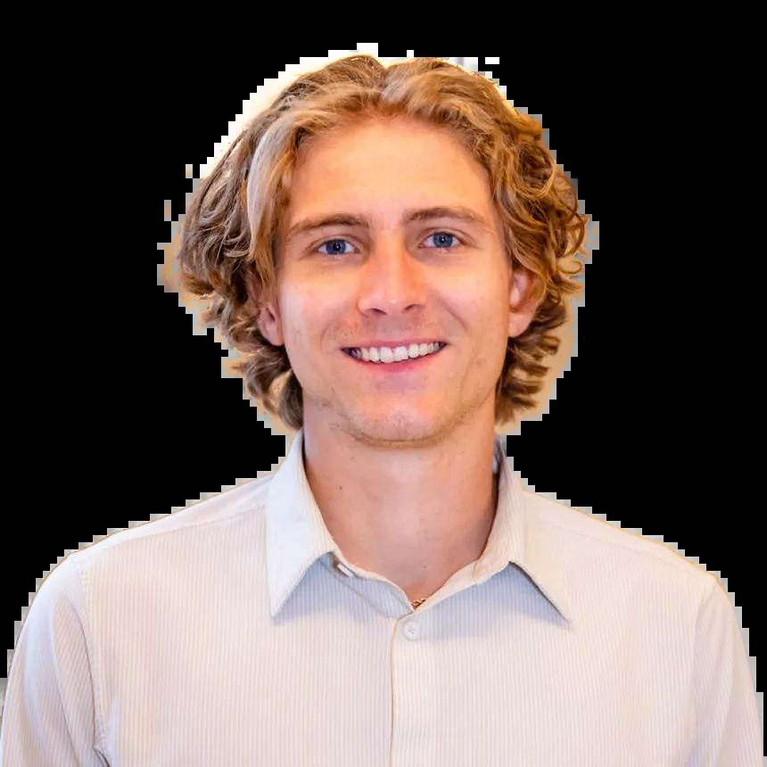 RileyRosebee_Headshot_Transparent